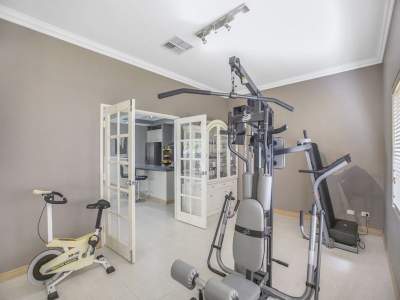 4 Montgomery Drive, Success WA 6164