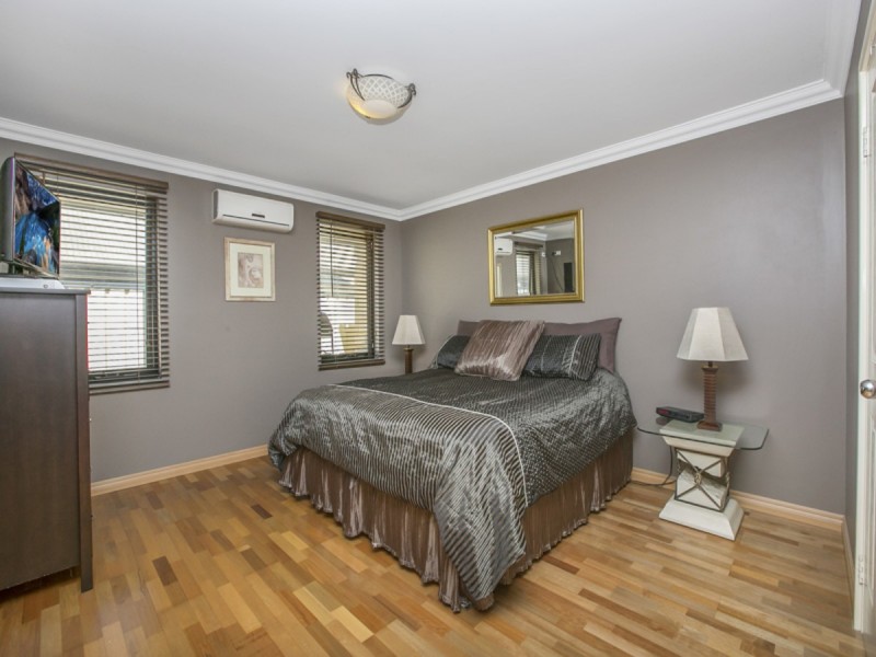 4 Montgomery Drive, Success WA 6164