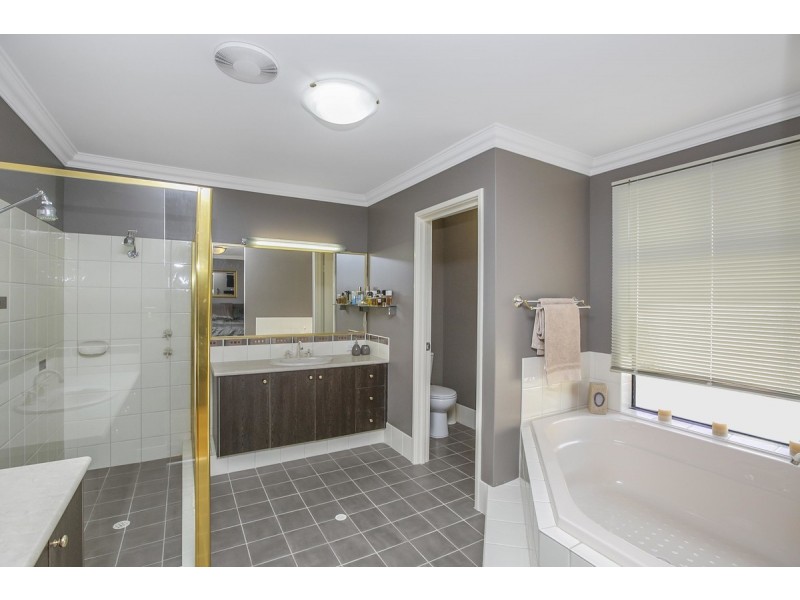 4 Montgomery Drive, Success WA 6164