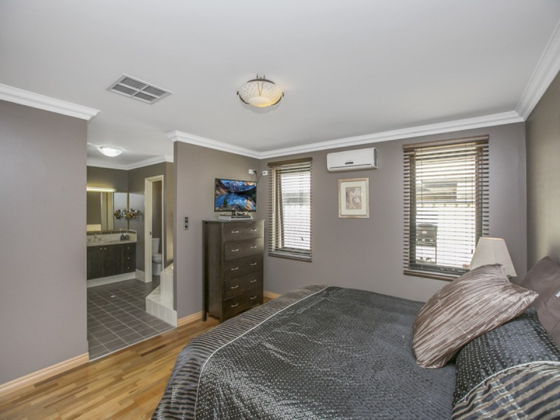 4 Montgomery Drive, Success WA 6164