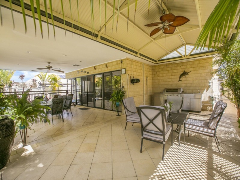 4 Montgomery Drive, Success WA 6164