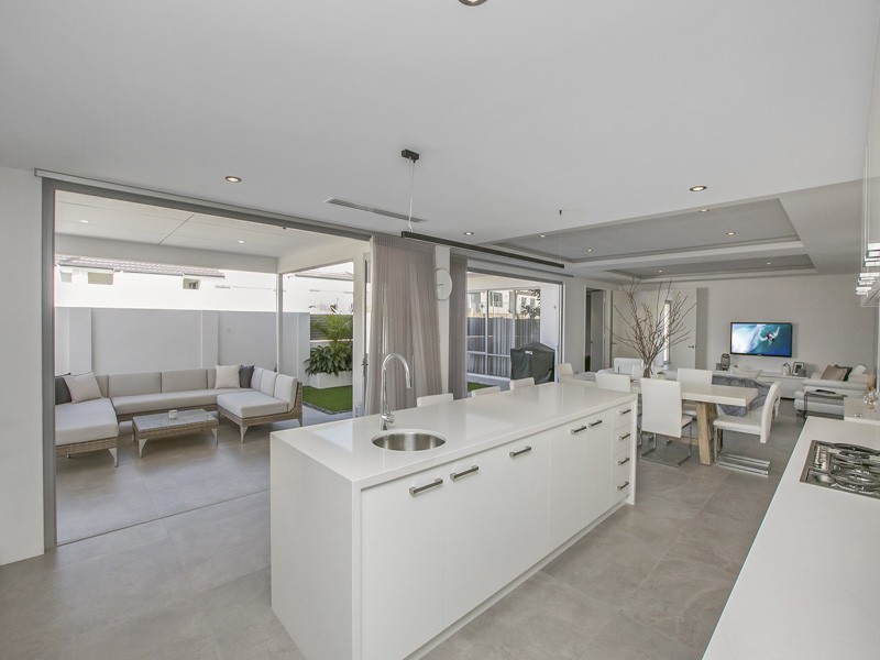 34 Pantheon Avenue, North Coogee WA 6163