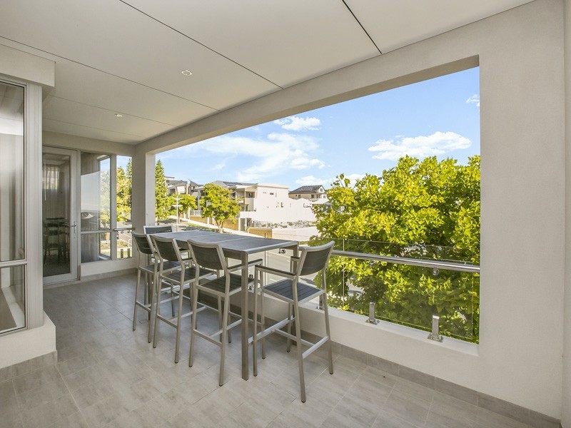 34 Pantheon Avenue, North Coogee WA 6163