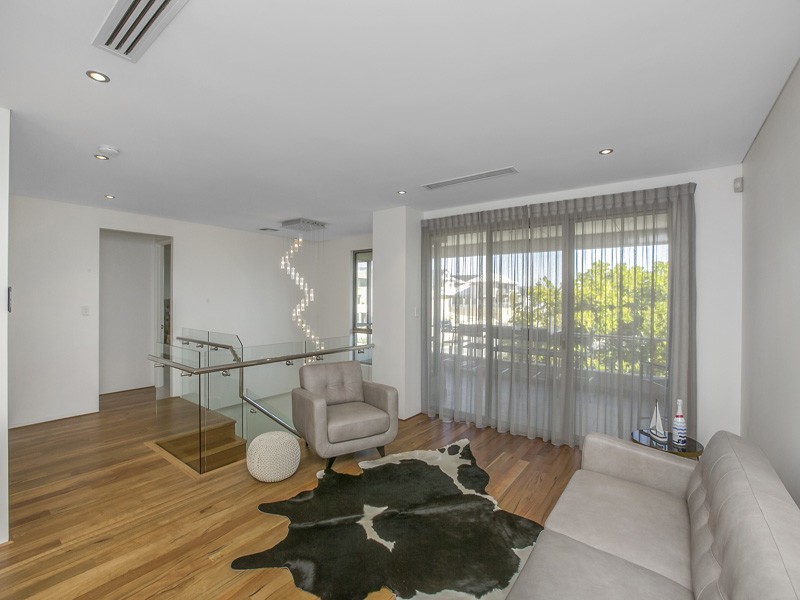 34 Pantheon Avenue, North Coogee WA 6163