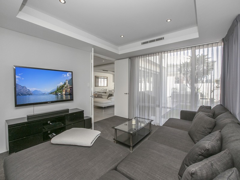 34 Pantheon Avenue, North Coogee WA 6163