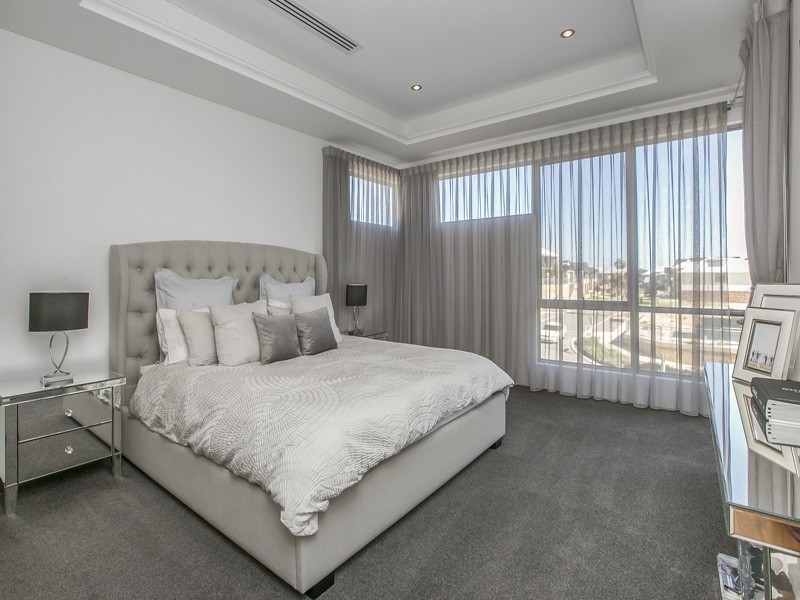 34 Pantheon Avenue, North Coogee WA 6163