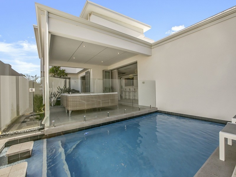 34 Pantheon Avenue, North Coogee WA 6163