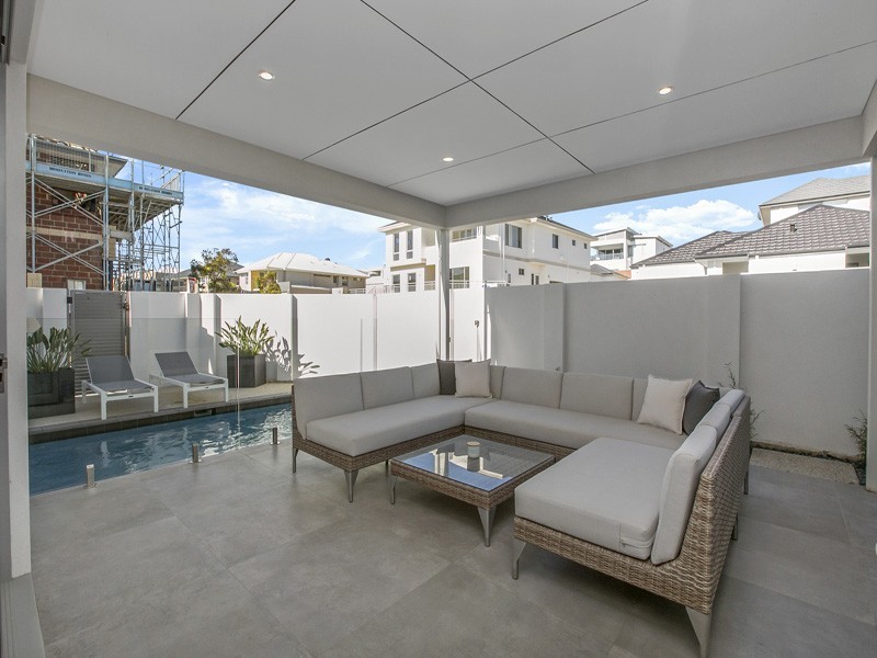 34 Pantheon Avenue, North Coogee WA 6163