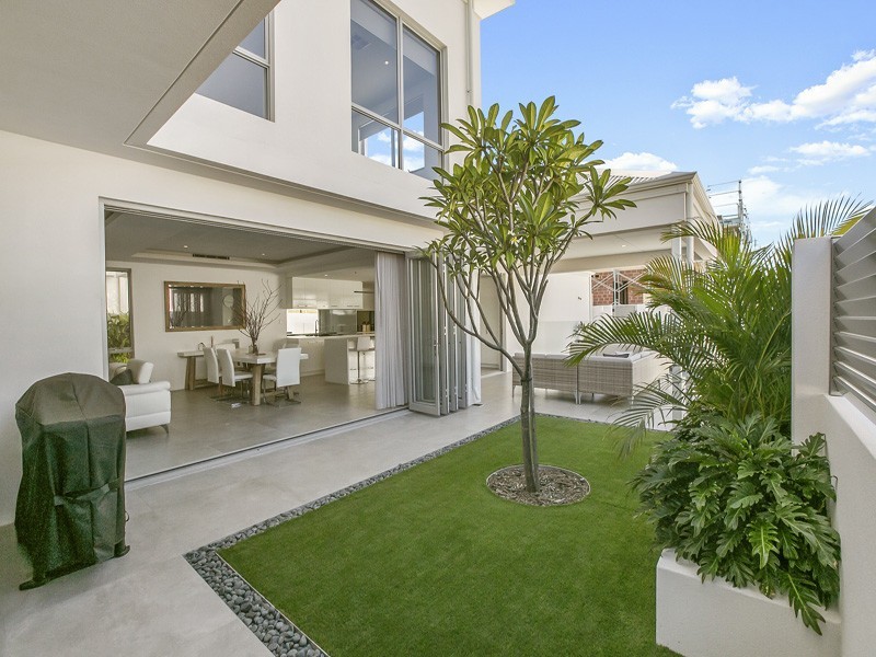 34 Pantheon Avenue, North Coogee WA 6163