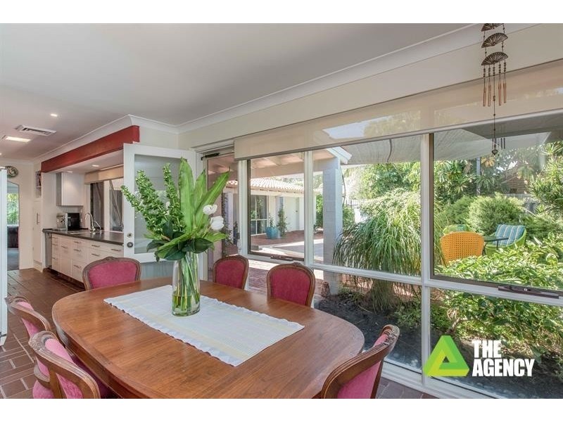 10 Dickens Walk, Carine WA 6020