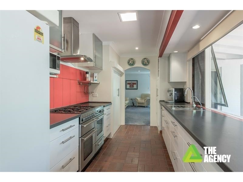 10 Dickens Walk, Carine WA 6020