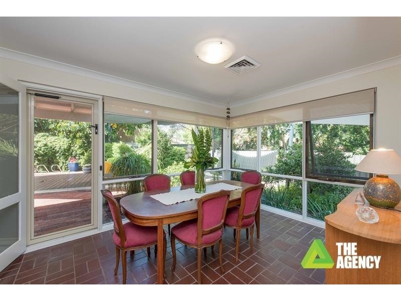 10 Dickens Walk, Carine WA 6020