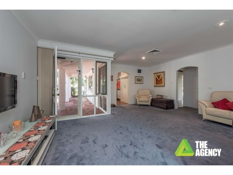 10 Dickens Walk, Carine WA 6020