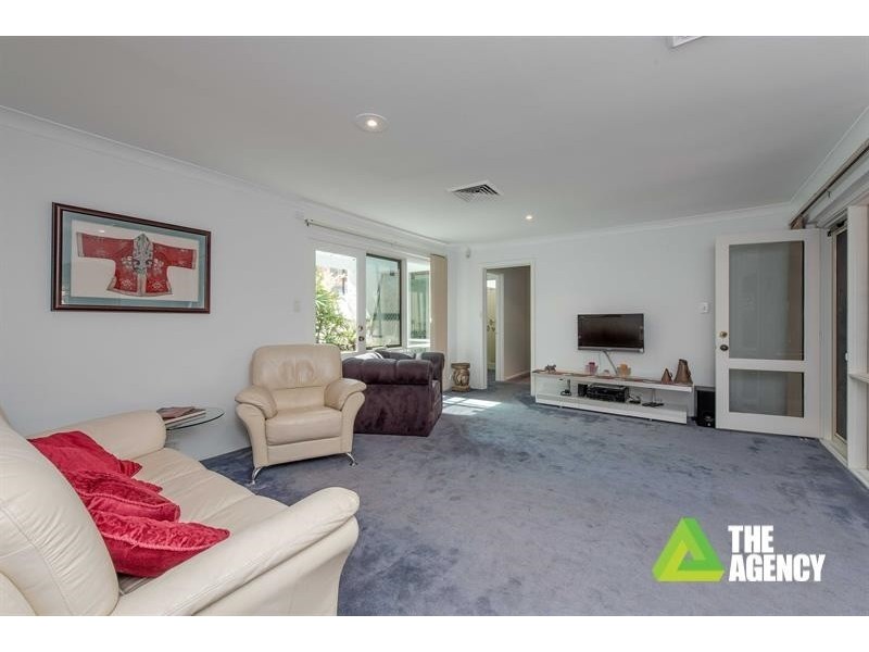 10 Dickens Walk, Carine WA 6020