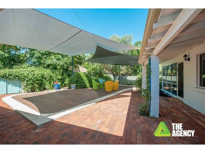 10 Dickens Walk, Carine WA 6020