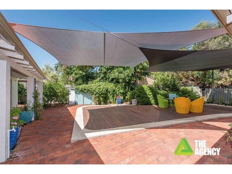 10 Dickens Walk, Carine WA 6020