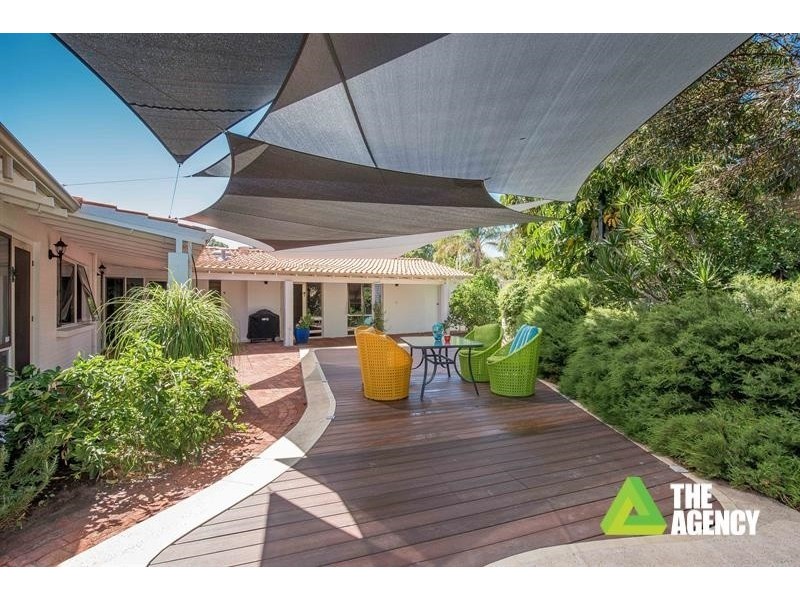 10 Dickens Walk, Carine WA 6020