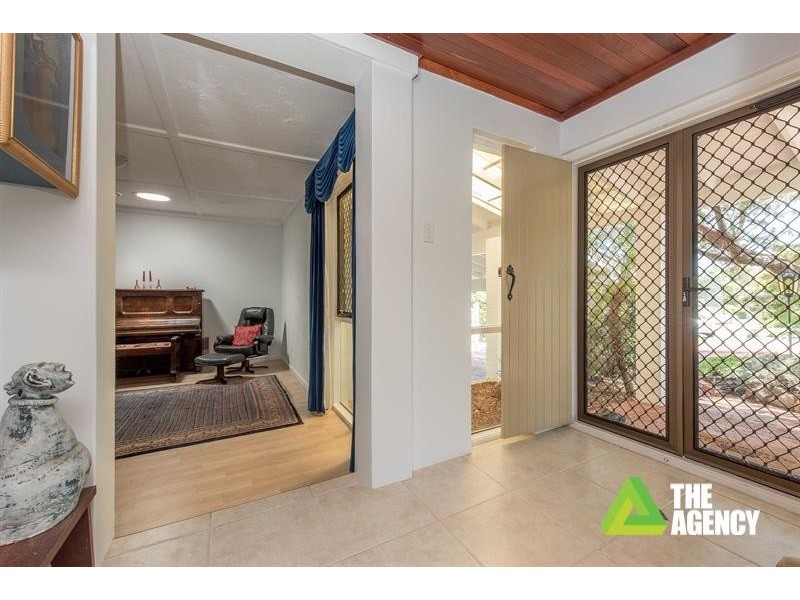 10 Dickens Walk, Carine WA 6020