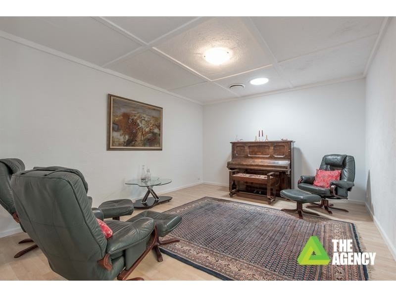 10 Dickens Walk, Carine WA 6020