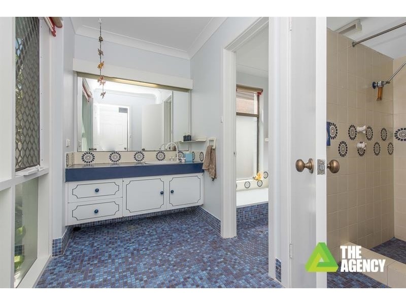 10 Dickens Walk, Carine WA 6020