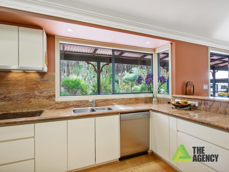 120 Glenroy Court, Hovea WA 6071