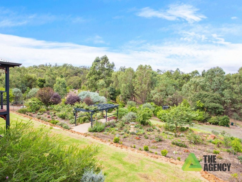120 Glenroy Court, Hovea WA 6071