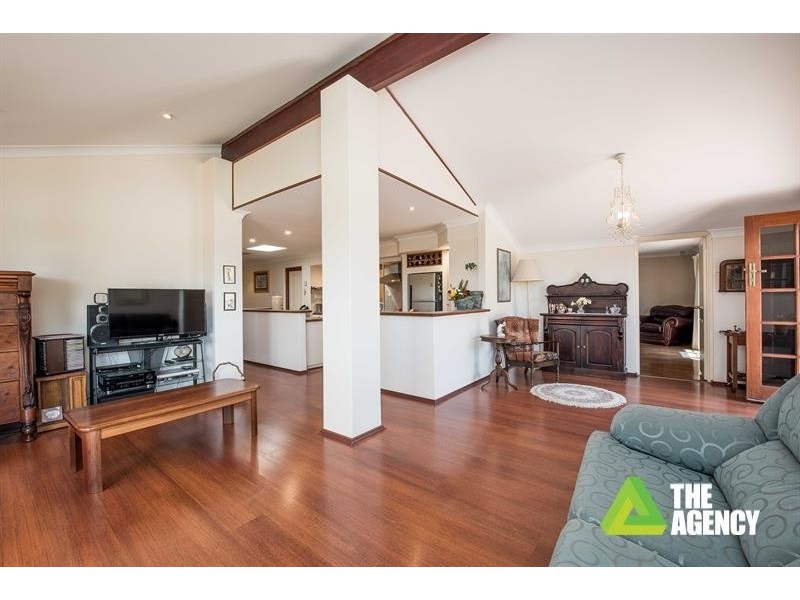 8 Thorpe Place, Carine WA 6020