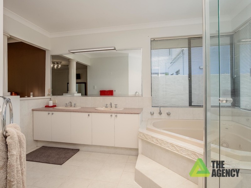 48 Cambria Island Retreat, Halls Head WA 6210