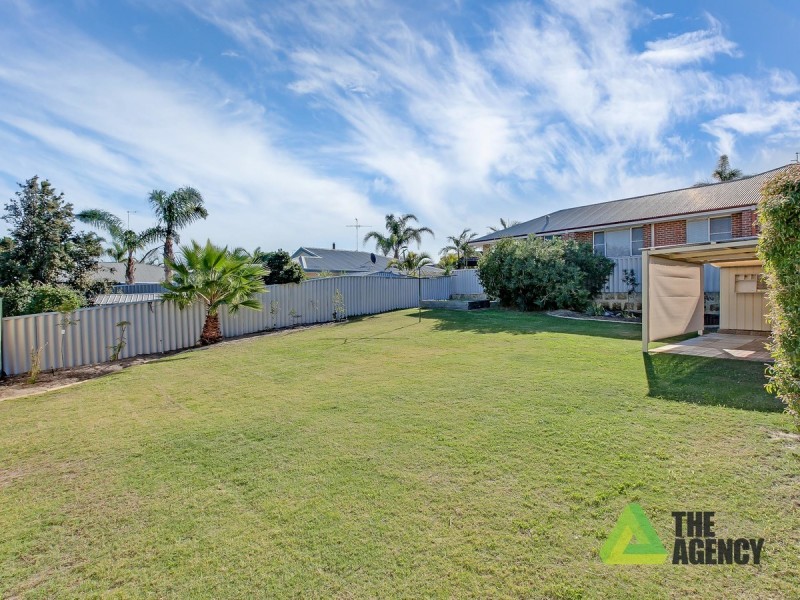 20 Muntries Place, Halls Head WA 6210