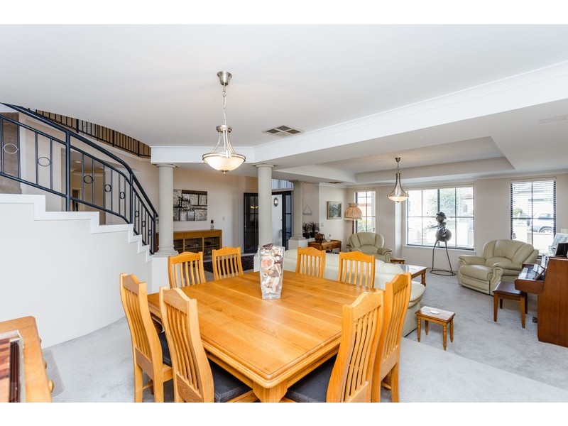 6 Kirkby Ridge, Salter Point WA 6152