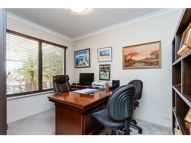 6 Kirkby Ridge, Salter Point WA 6152