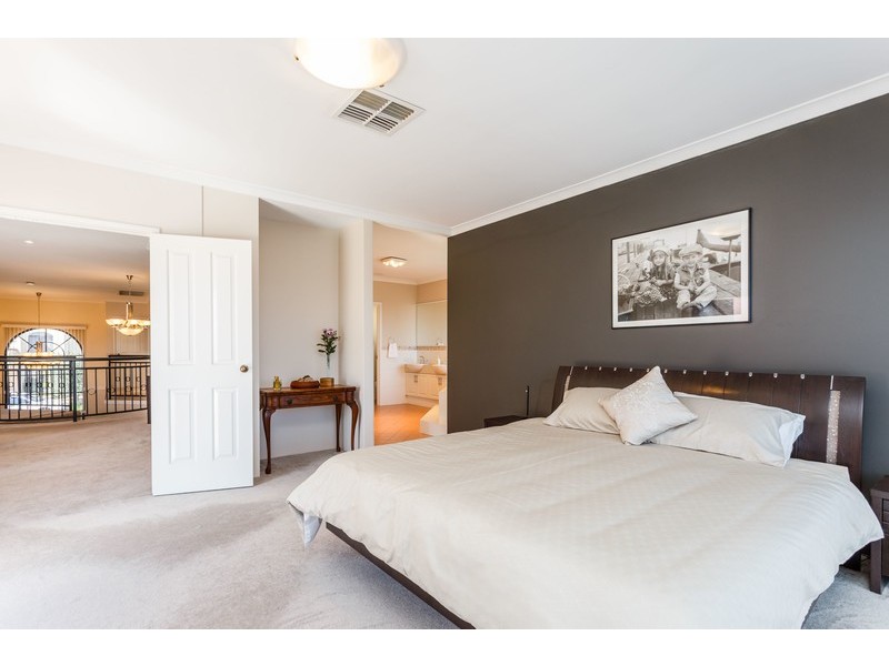 6 Kirkby Ridge, Salter Point WA 6152