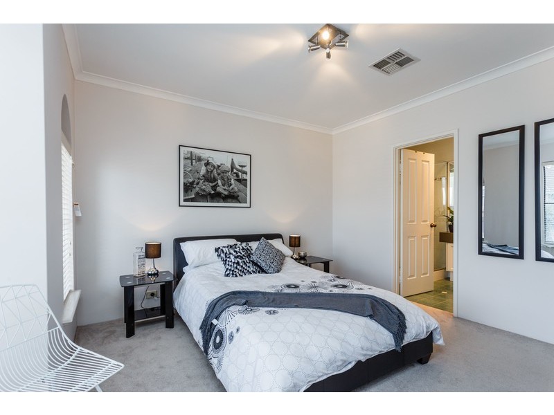 6 Kirkby Ridge, Salter Point WA 6152