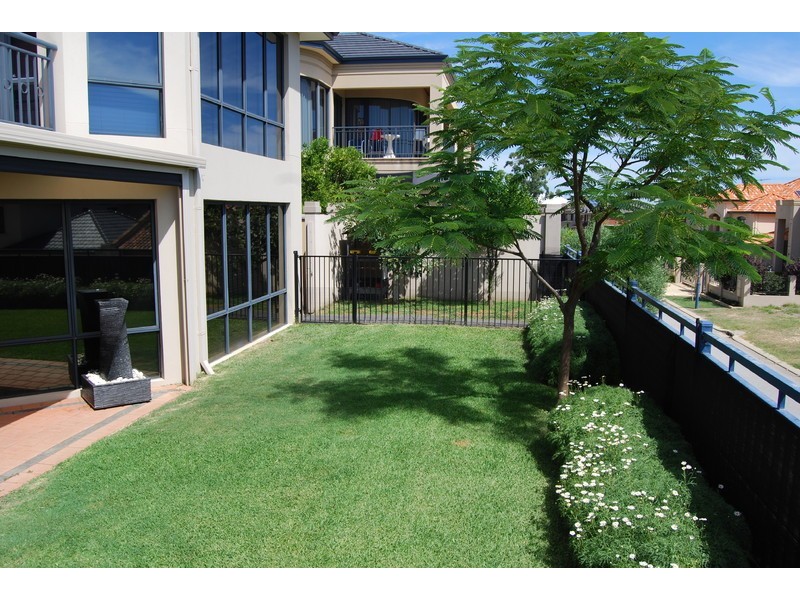 6 Kirkby Ridge, Salter Point WA 6152