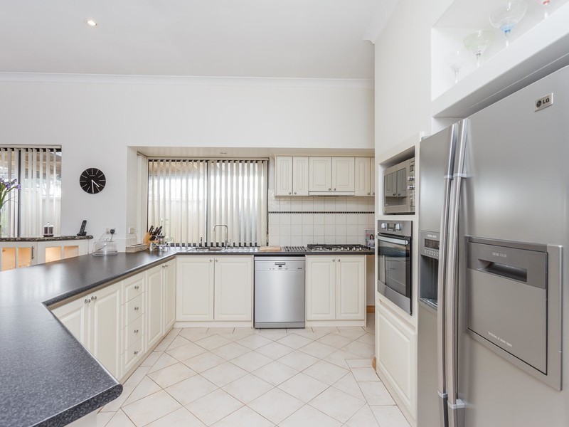 16 Allendale Entrance, North Lake WA 6163