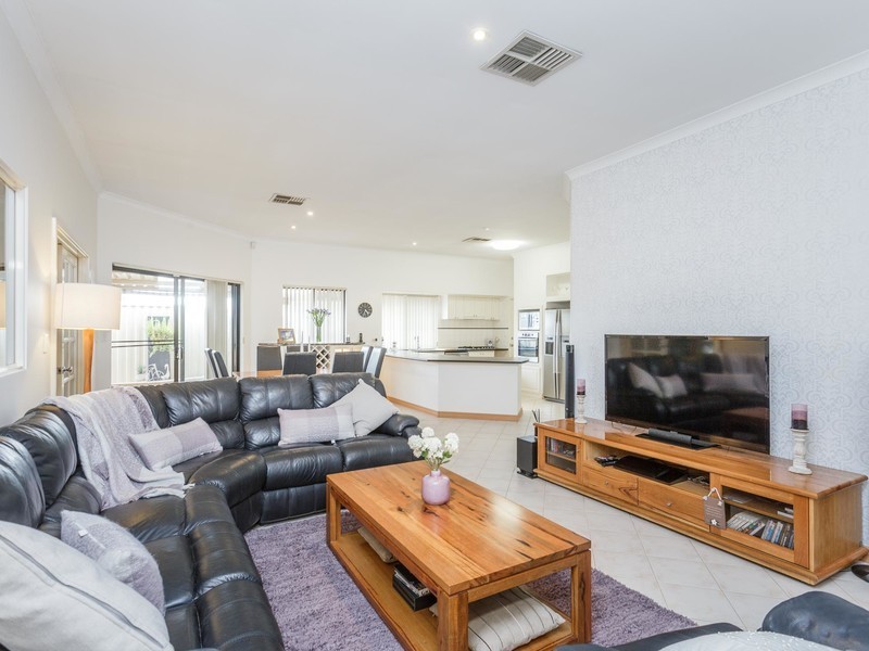 16 Allendale Entrance, North Lake WA 6163