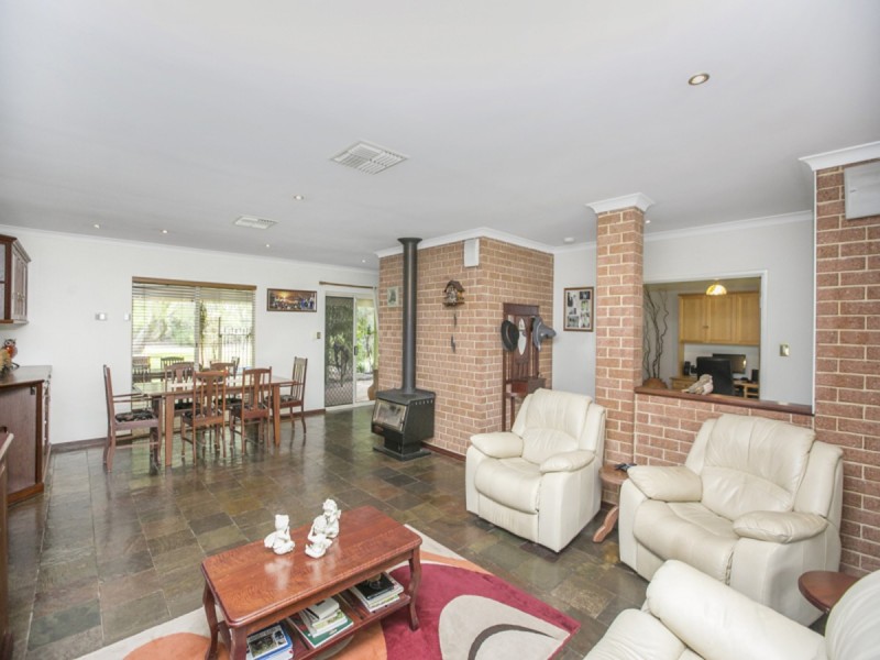 37 Wolfe Road, Oakford WA 6121