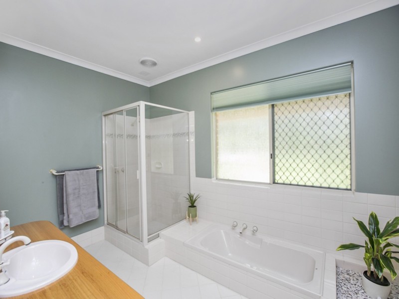 37 Wolfe Road, Oakford WA 6121