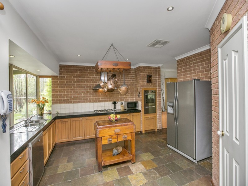 37 Wolfe Road, Oakford WA 6121