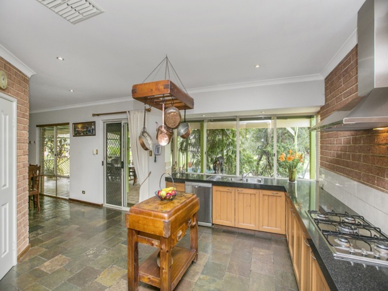 37 Wolfe Road, Oakford WA 6121