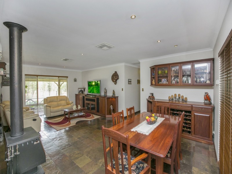 37 Wolfe Road, Oakford WA 6121