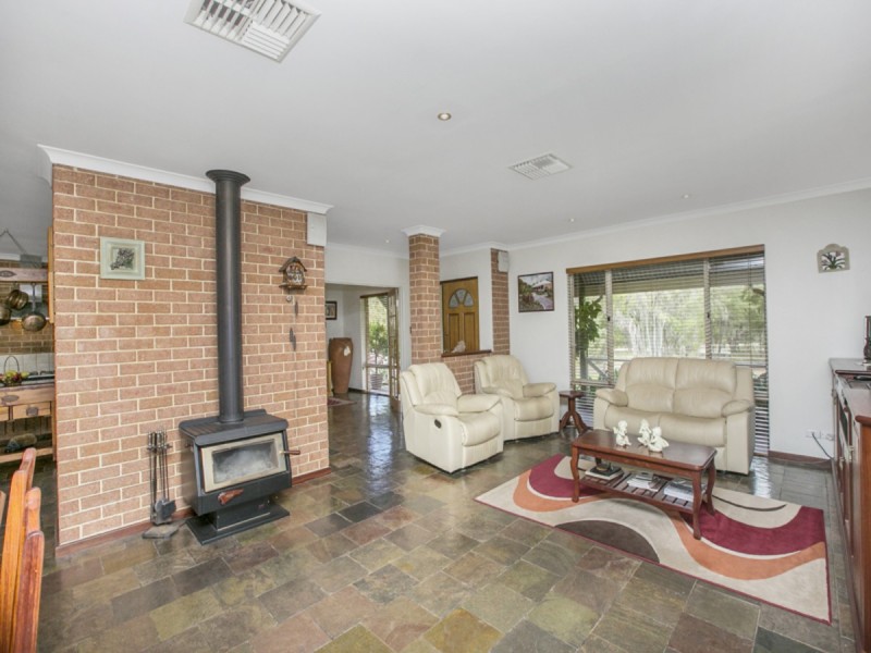 37 Wolfe Road, Oakford WA 6121