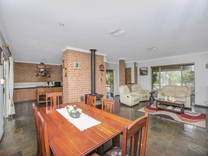 37 Wolfe Road, Oakford WA 6121