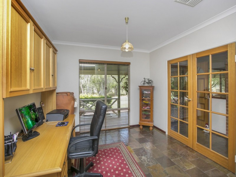 37 Wolfe Road, Oakford WA 6121
