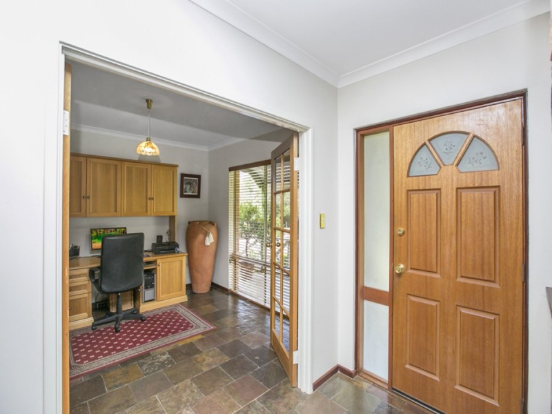 37 Wolfe Road, Oakford WA 6121