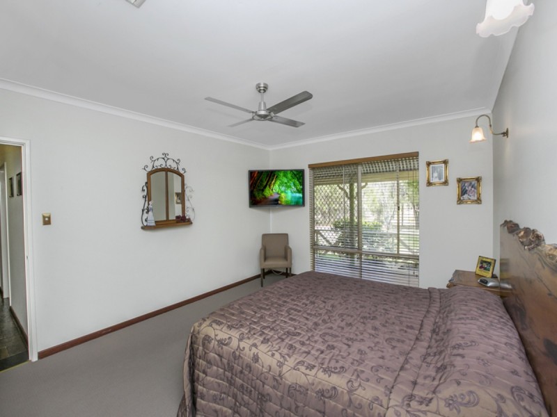 37 Wolfe Road, Oakford WA 6121