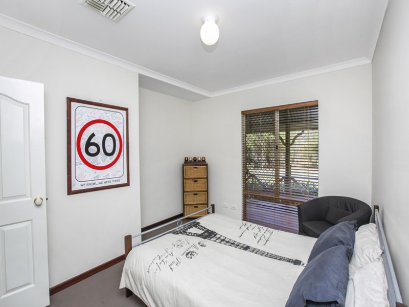 37 Wolfe Road, Oakford WA 6121