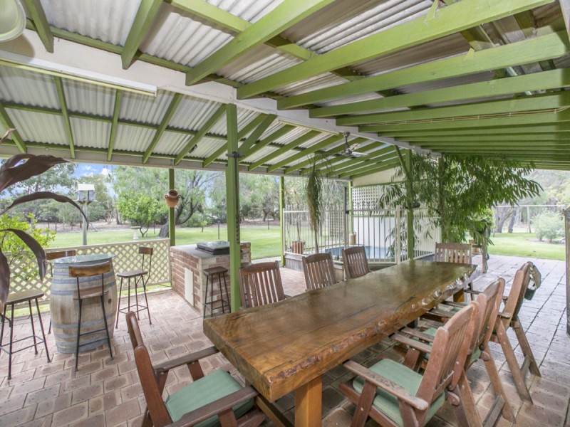 37 Wolfe Road, Oakford WA 6121