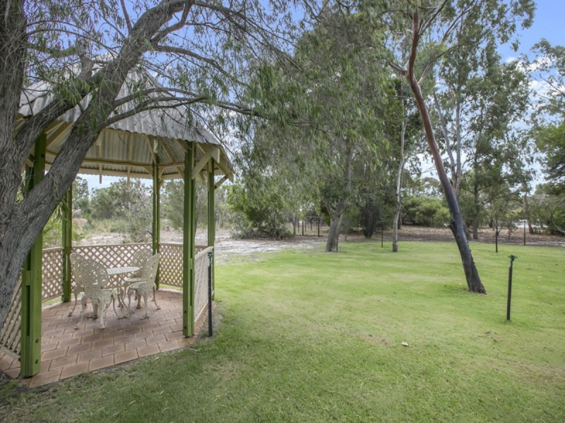 37 Wolfe Road, Oakford WA 6121