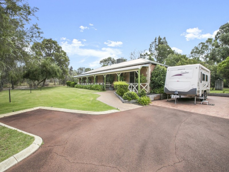 37 Wolfe Road, Oakford WA 6121